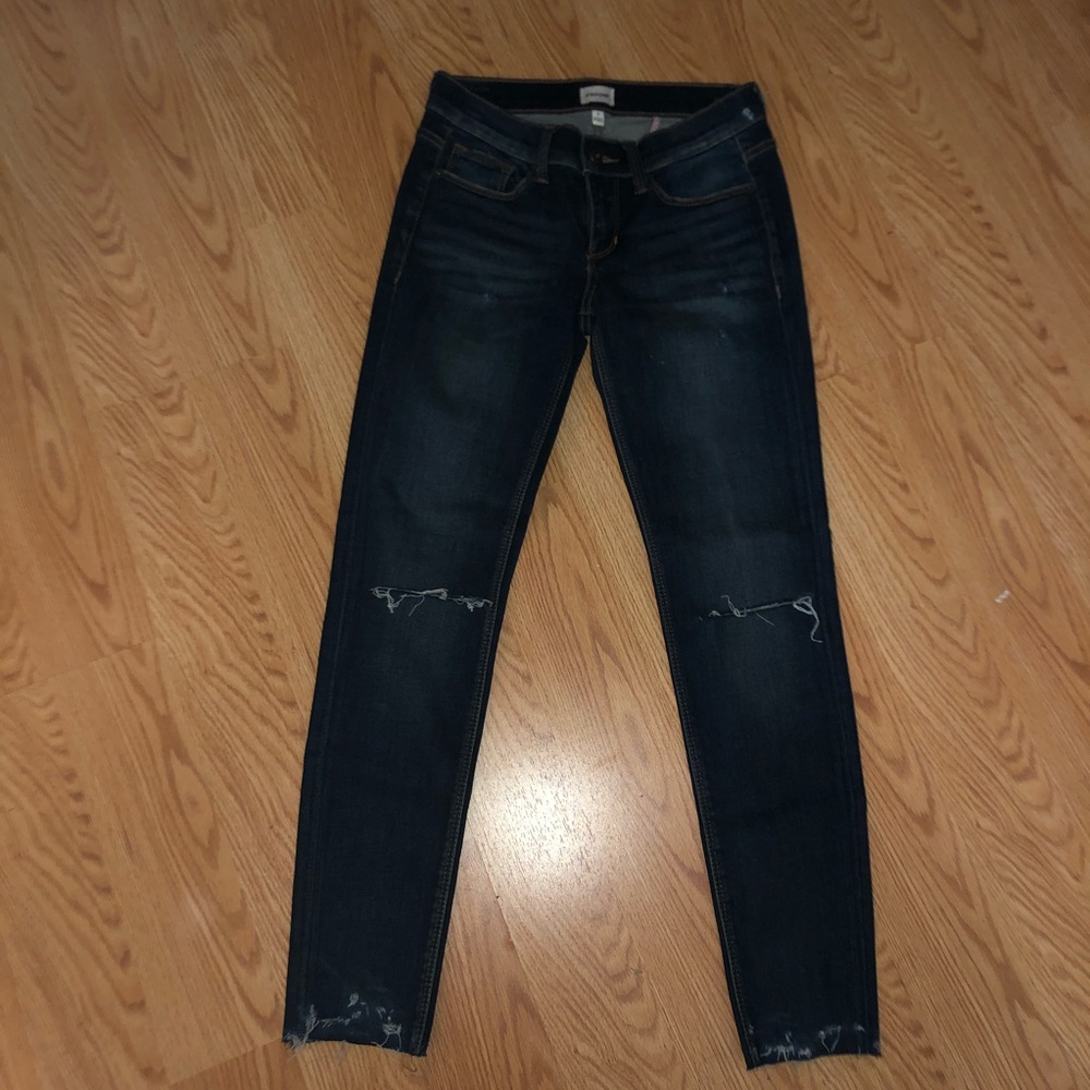 Sneak Peek Jeans Sz 3. Low rise